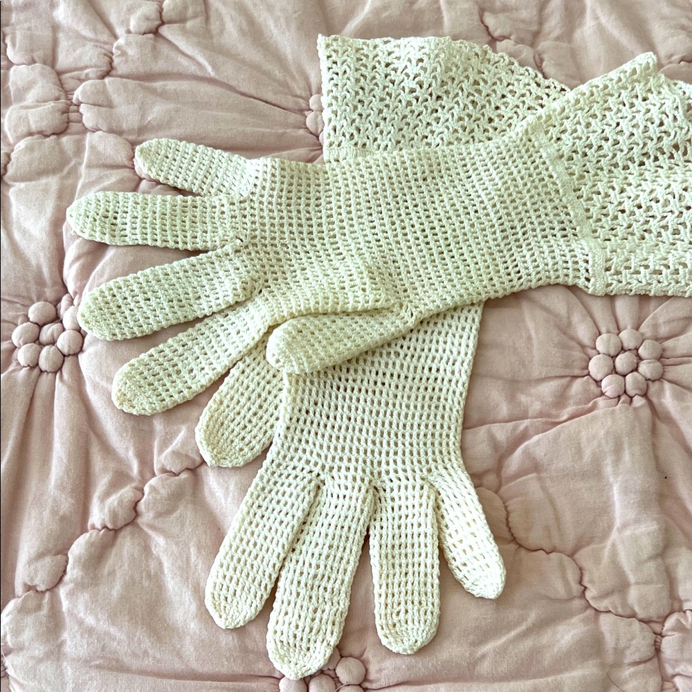 Vintage Cream Crochet Gloves